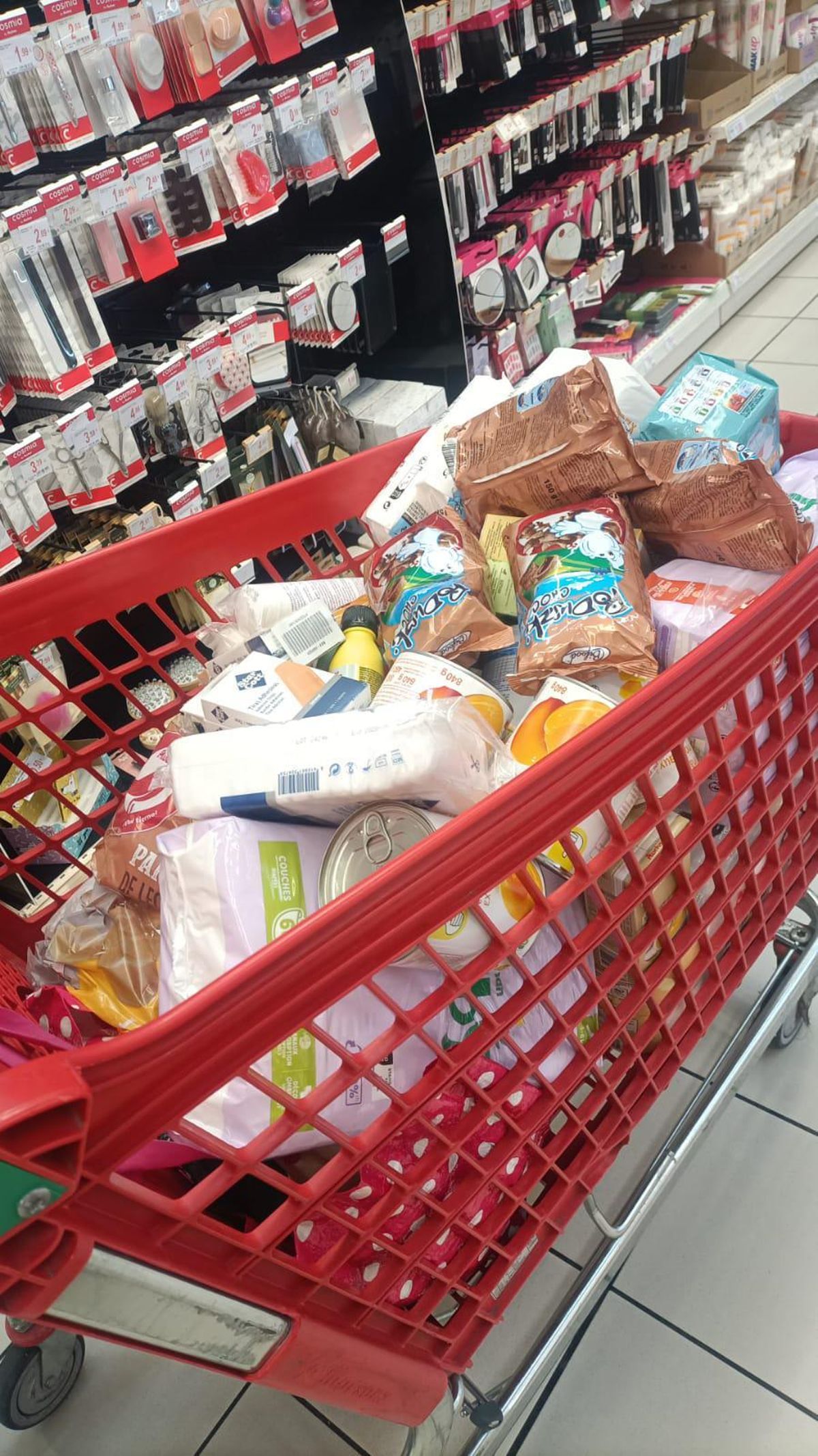 Parte de la compra realizada con la colecta popular que se ha organizado en Casetas