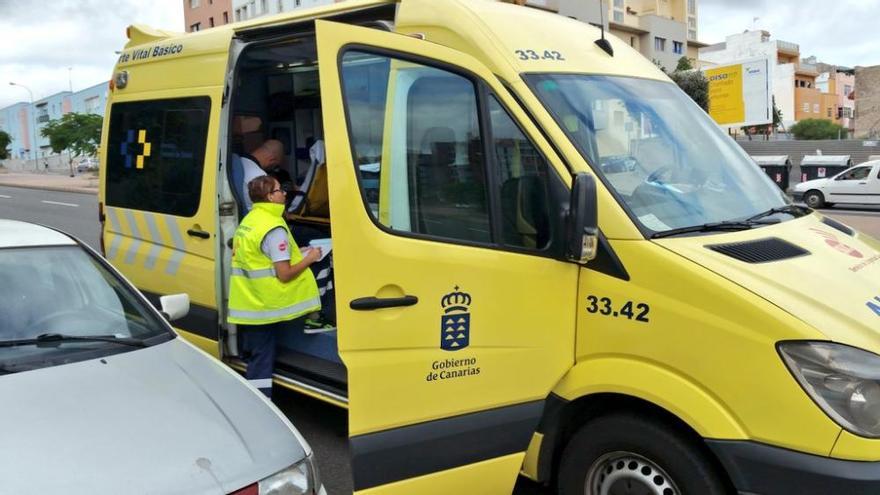 Colisión entre un turismo y una guagua