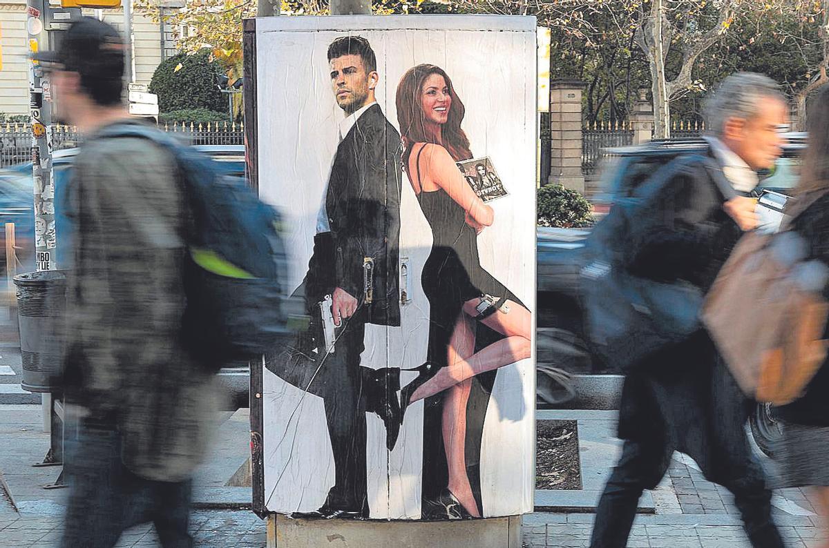 Un mural refleja a Piqué y Shakira como Sr. y Sra. Smith.