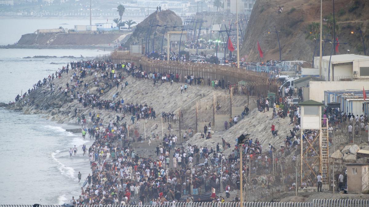 INMIGRANTES CEUTA | Baleares enviará vacunas a Ceuta para prevenir brotes de enfermedades entre migrantes y ceutíes