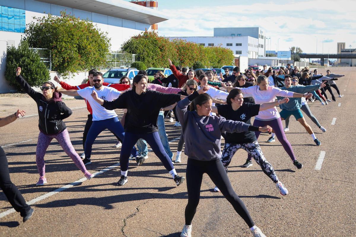 La comparsa Dekebais ensayando, ayer.