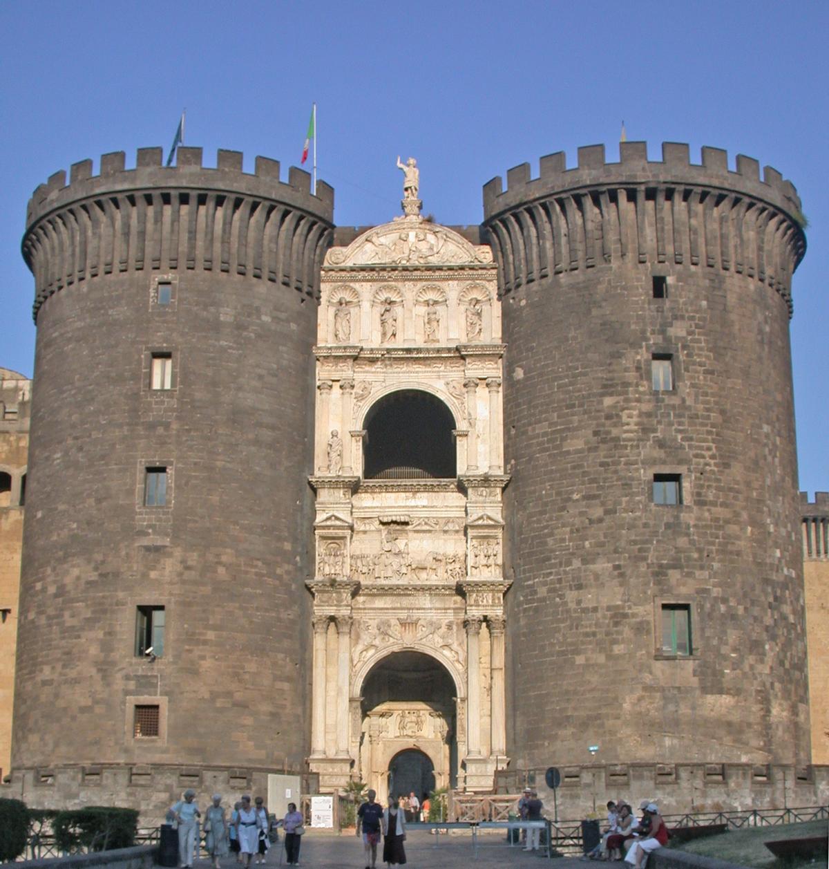 Arco del triunfo de Castel Nuovo