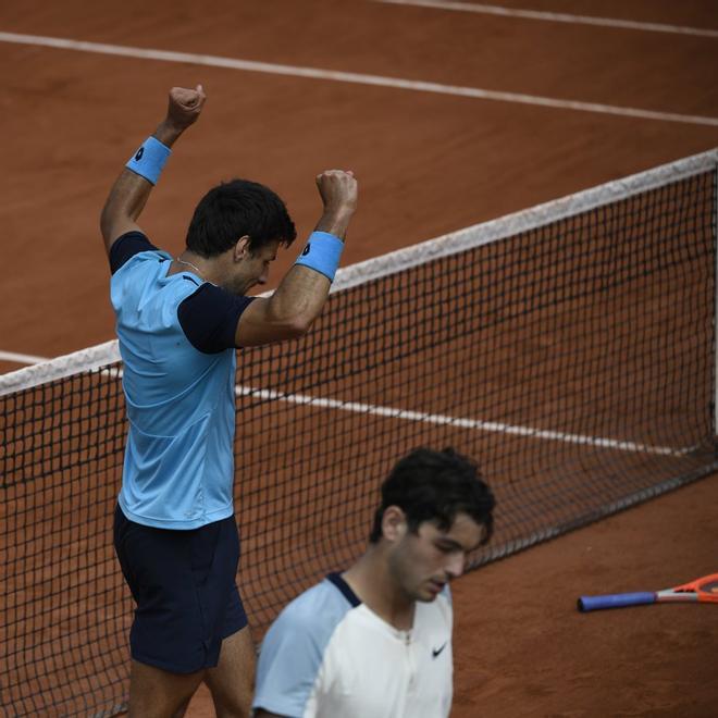 El valenciano Zapata avanza en París derrotando al campeón de Indian Wells