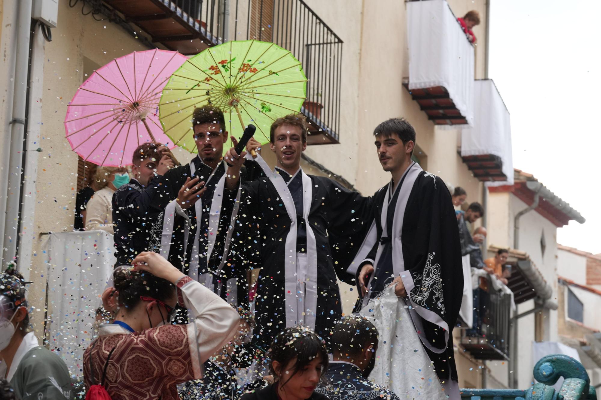 Búscate en el desfile de carrozas y disfraces de l'Anunci de Morella