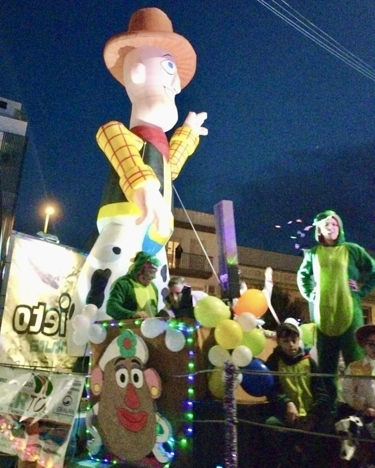 Destrozos en el Hornito de Mérida al paso de una carroza de la Cabalgata de Reyes Destrozos en el Hornito de Mérida al paso de una carroza de la Cabalgata de Reyes