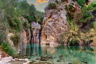 El pueblo de Castellón con aguas termales que brotan a 25 grados y un entorno natural de cuento