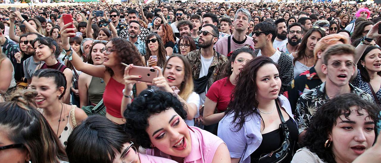 El público llena el recinto de la Ciutat de les Ciències durante un concierto del Festival de Les Arts en el año 2019. | MAO