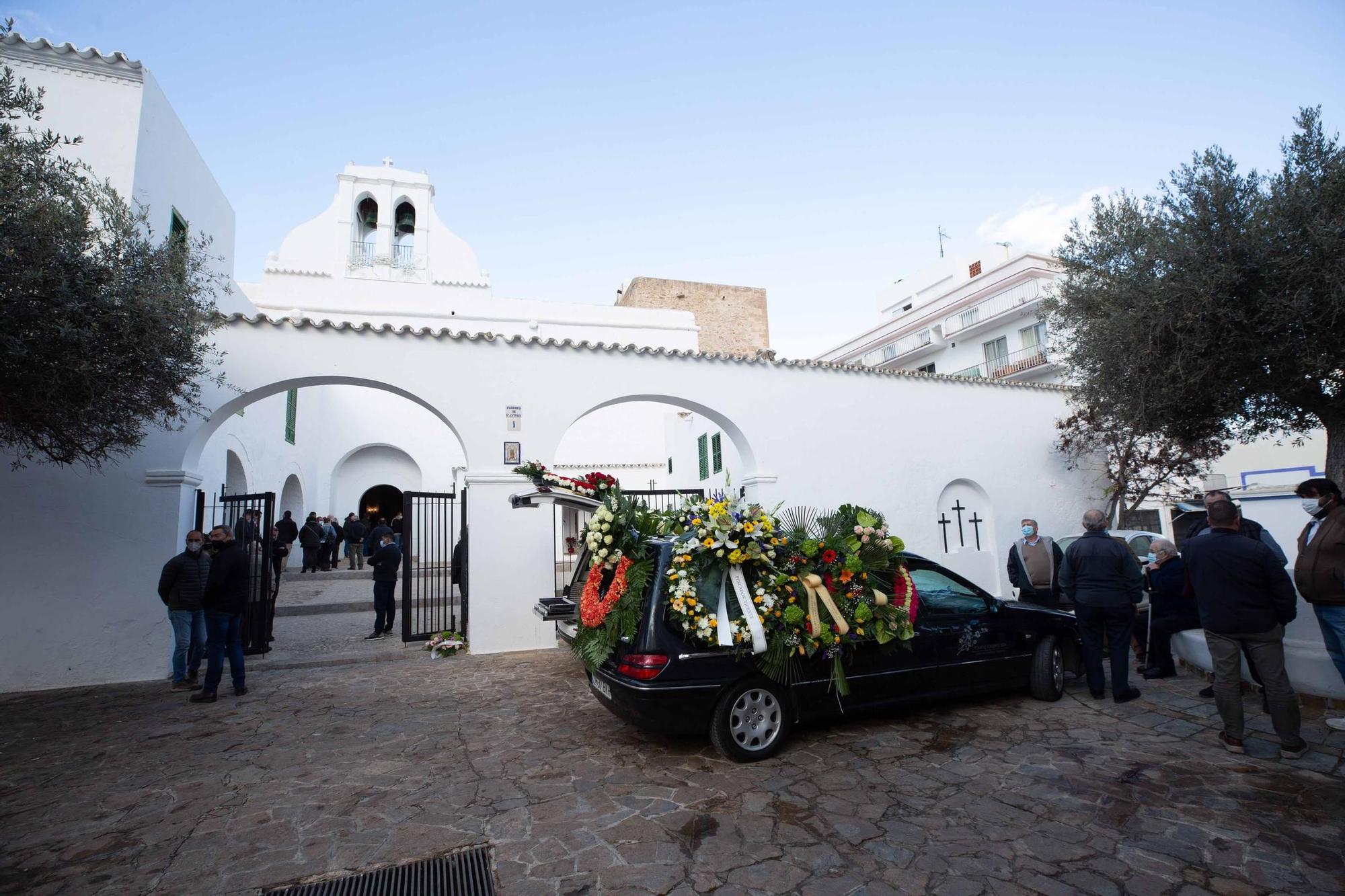 "Tristeza y rabia" en el funeral del pescador que murió en el naufragio de Ibiza