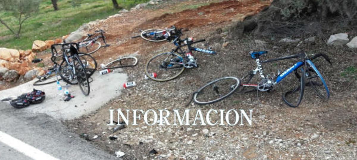 Dos heridos graves tras ser arrollados seis ciclistas por un coche en Benigembla