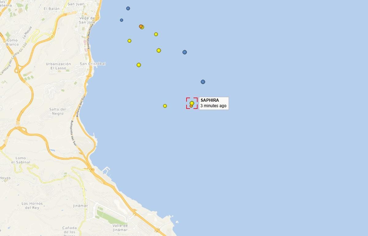 Imagen del barco, que continua a la espera de recargar combustible