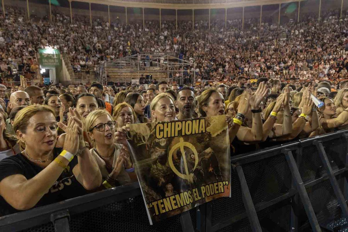 Manuel Carrasco desata la locura en la plaza de toros de Alicante