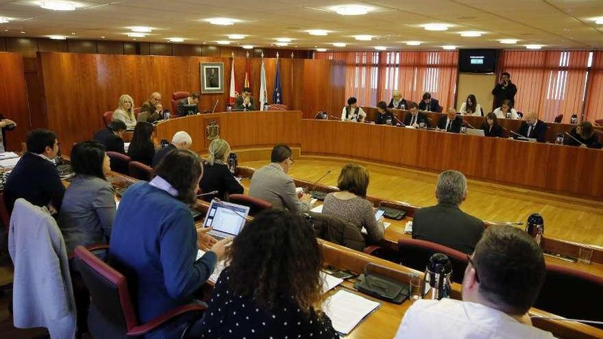 El pleno del consistorio vigués, al inicio de la sesión de ayer. // Alba Villar