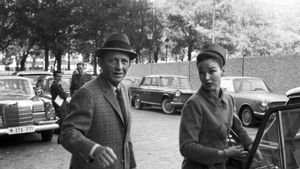 Bing Crosby y su mujer, la también actriz Kathryn Grant, durante una estancia en Madrid en 1965.