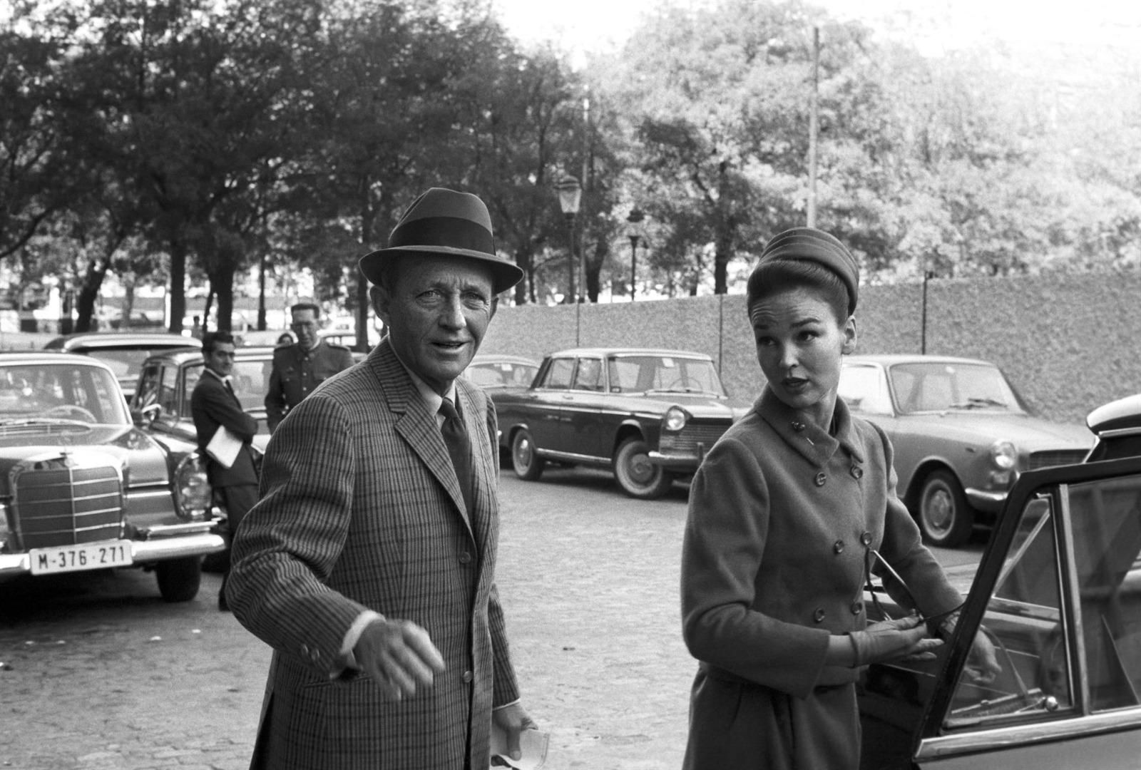 Bing Crosby y su mujer, la también actriz Kathryn Grant, durante una estancia en Madrid en 1965.