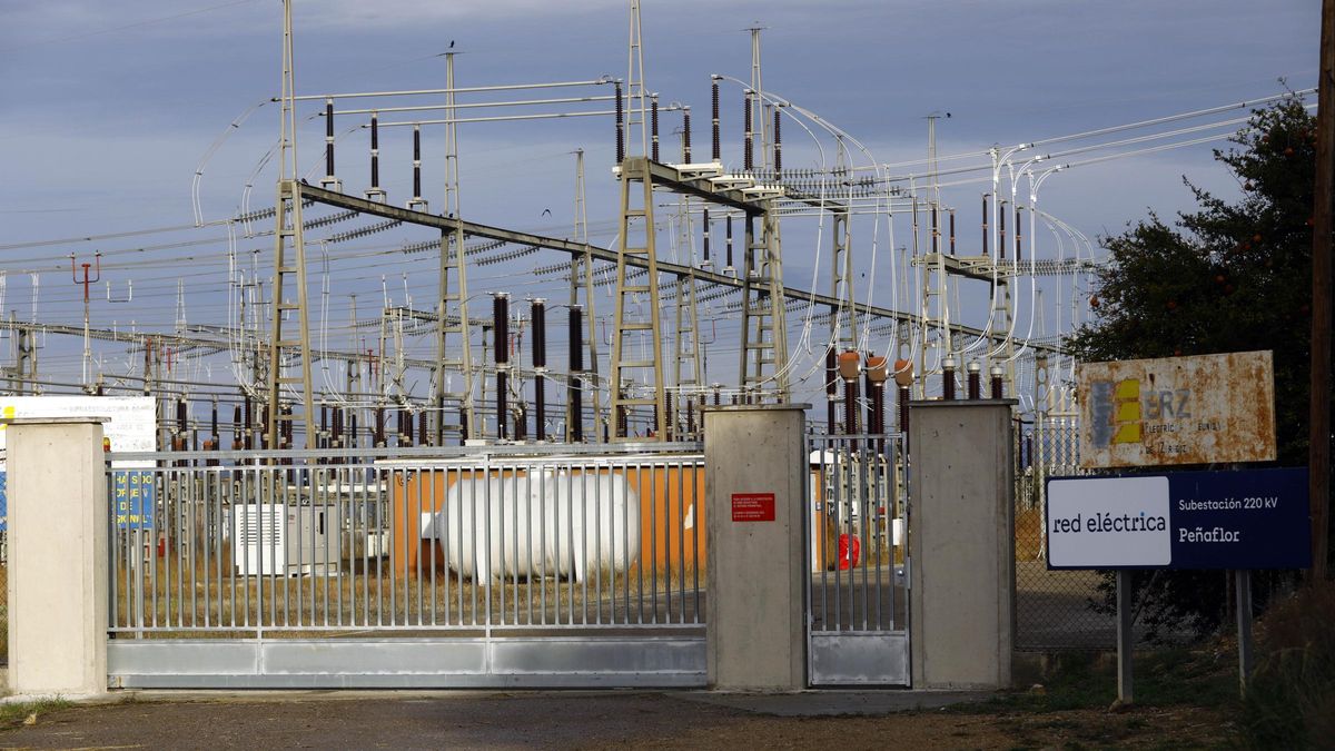 Planta de distribución eléctrica en el entorno de Zaragoza.