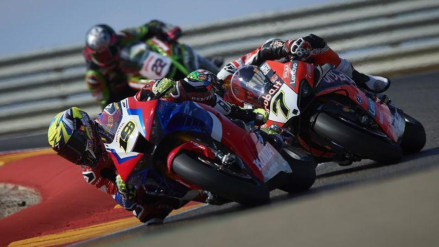 Imagen de una de las carreras de Superbikes que se han celebrado en Alcañiz.