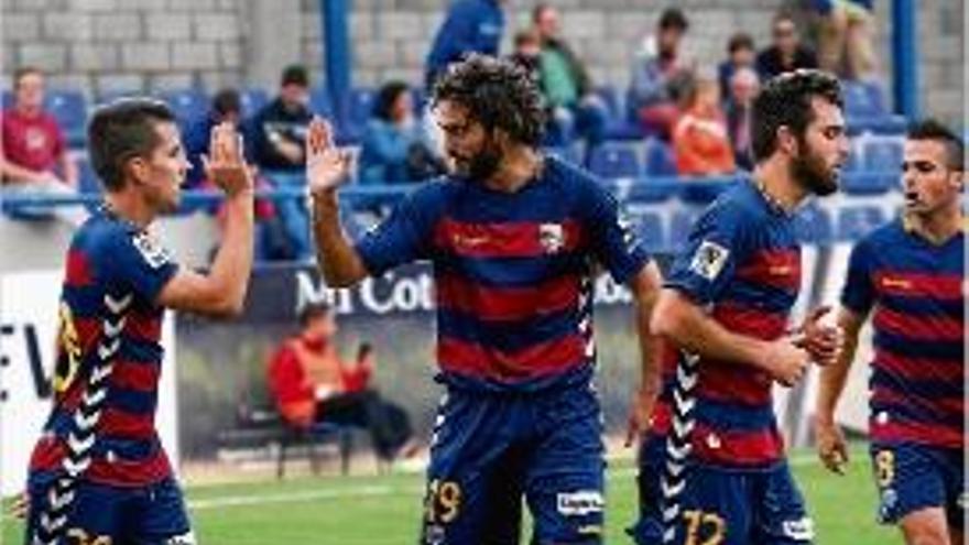 Fran Cruz felicita Juanto per un gol marcat a l&#039;Elx fa unes setmanes.