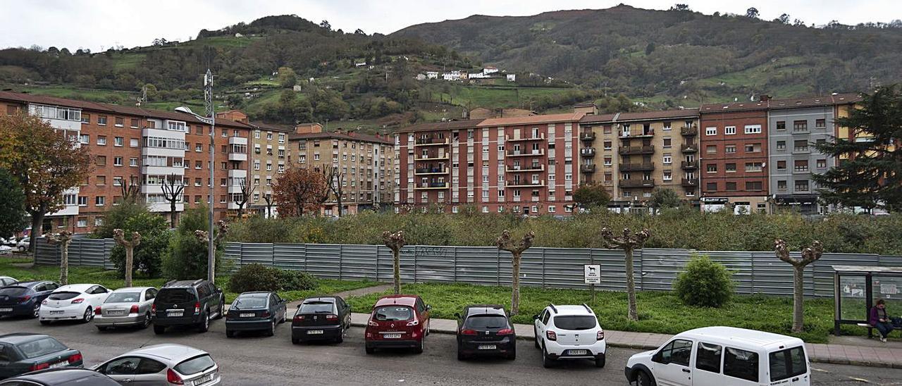 La parcela donde se construirá el nuevo cuartel de la Guardia Civil de Mieres. | Jandro Rodríguez