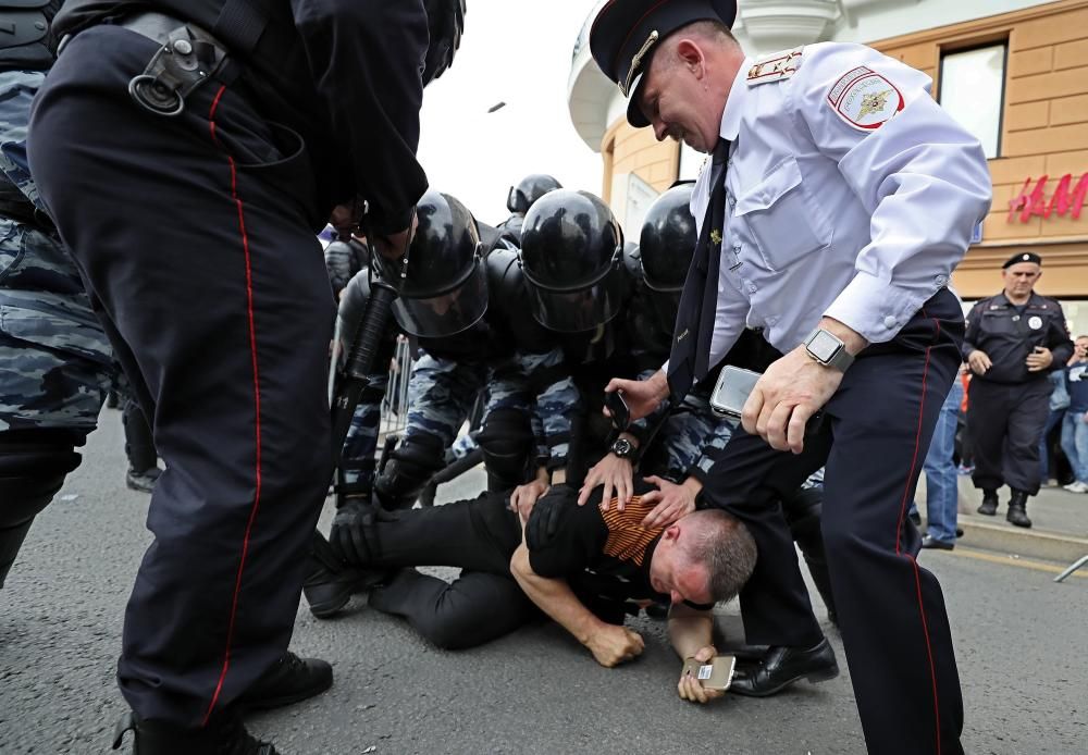 Cientos de detenidos en protestas no autorizadas en Rusia