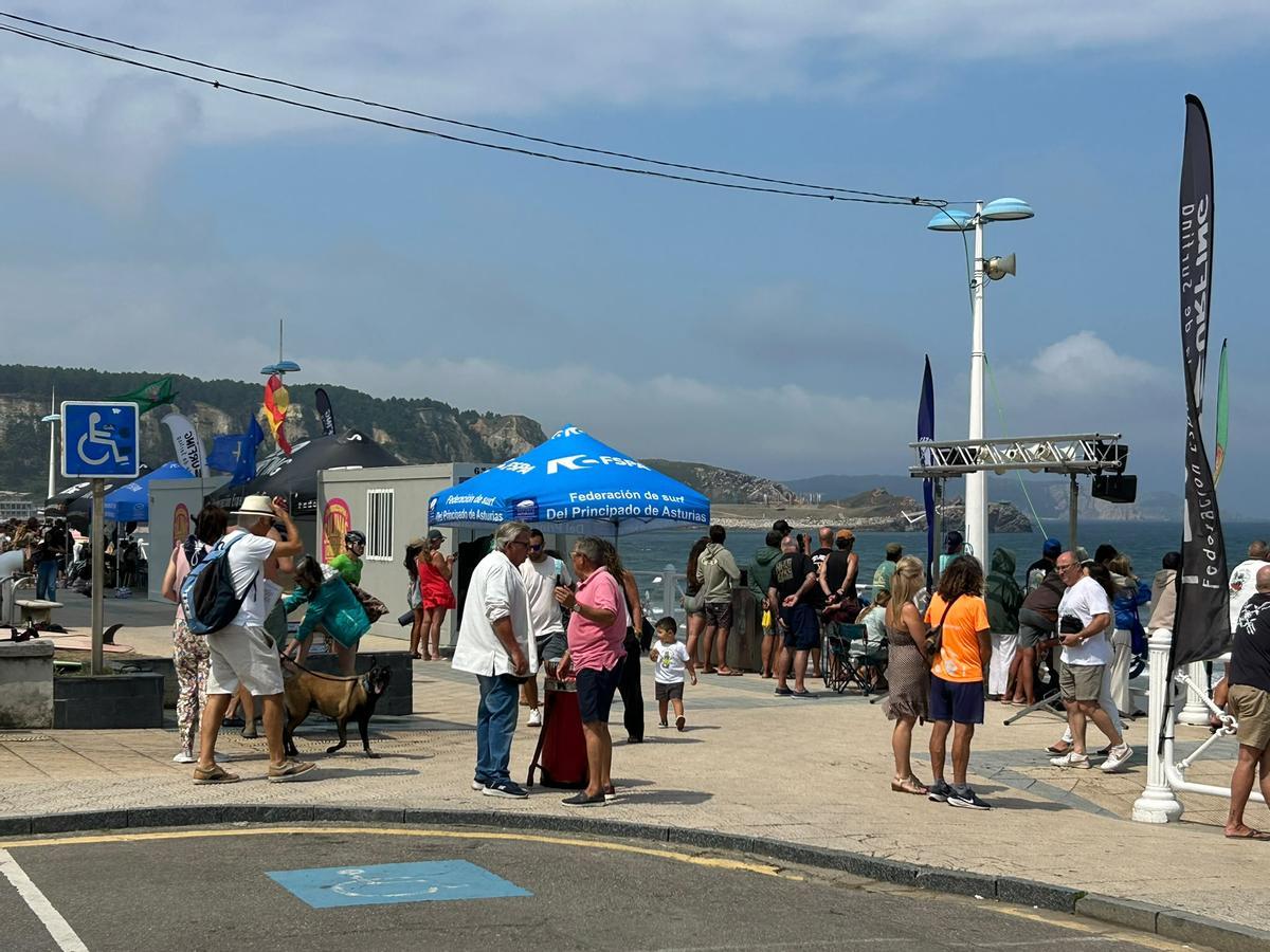 EN IMÁGENES: Más que competición en Salinas de la mano del Longboard Festival
