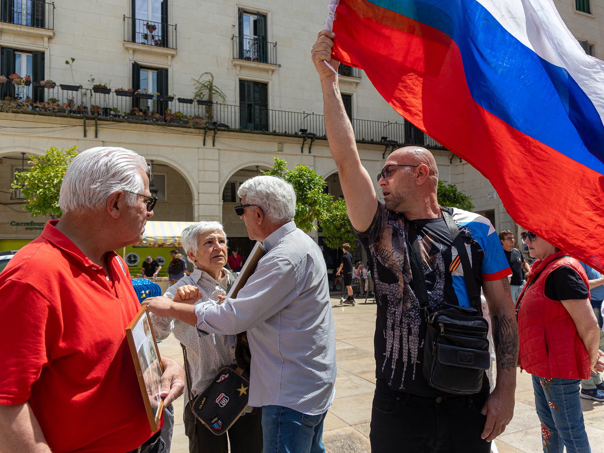 El acto conmemorativo del Día de Europa se solapa con el acto de la Casa de Rusia