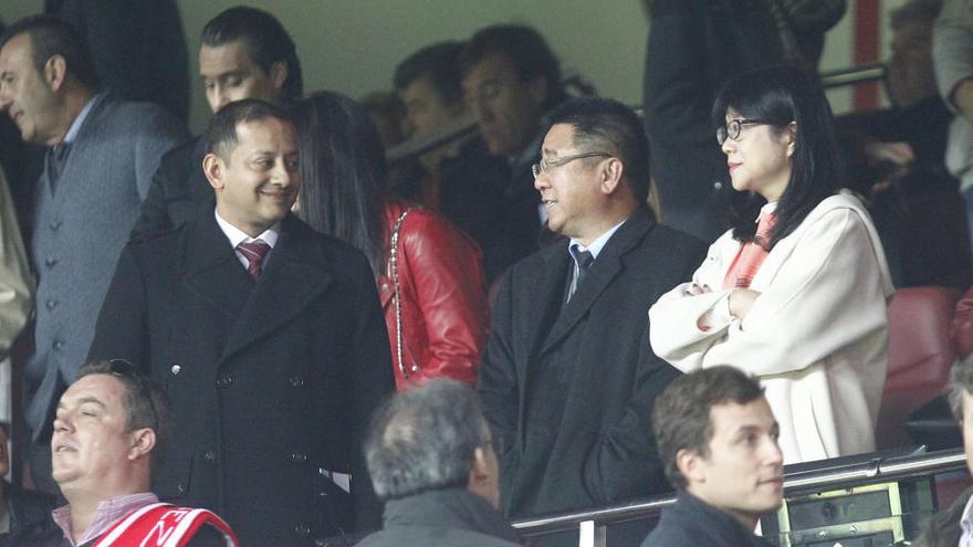 Anil Murthy, junto a Kim Huat Koh y Layhoon Chan, en el desplazamiento a Sevilla.