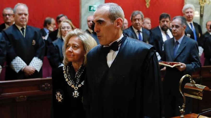 La ex fiscal general Consuelo Madrigal durante la primera toma de posesión de Alejandro Luzón como fiscal jefe de Anticorrupción.