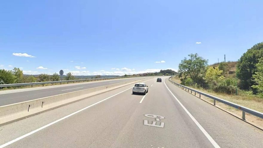 Un cotxe bolca en la topada entre dos vehicles a la C-16, a Olvan