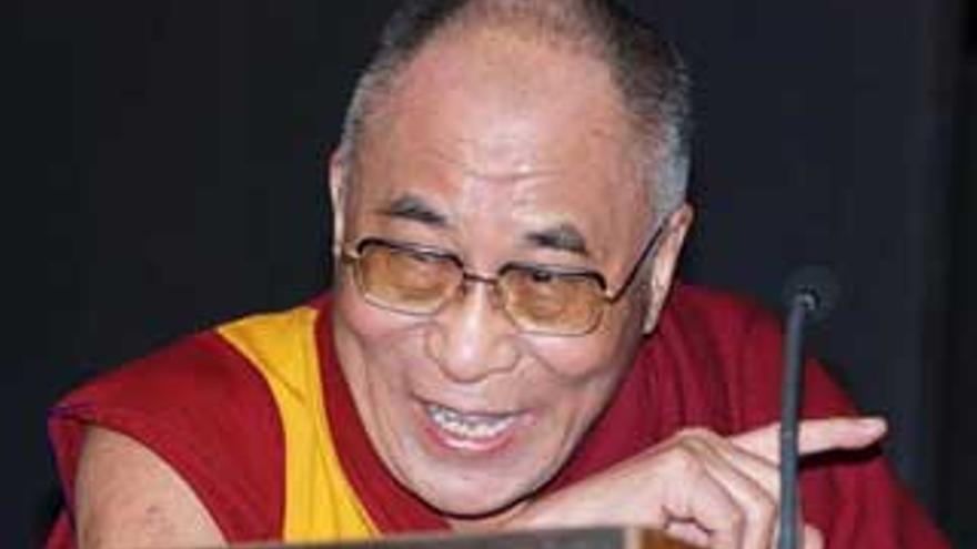 El Dalai Lama es ingresado por dolor en el brazo