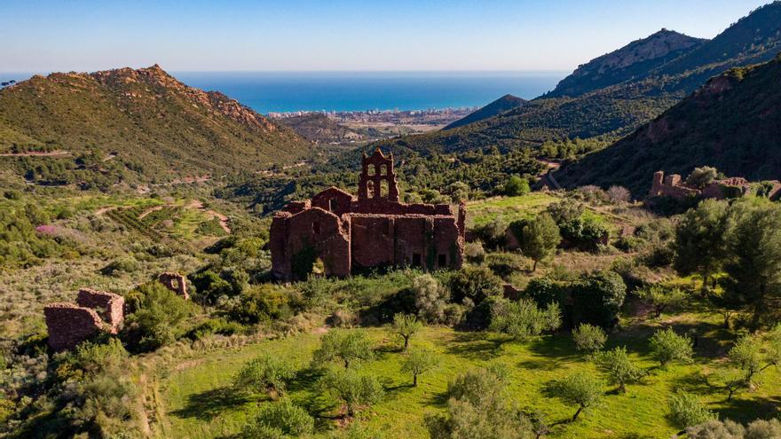 Muchas de las visitas guiadas programadas ayudan a recorrer el parque natural del Desert de les Palmes, muy reconocido en toda la comunitat.