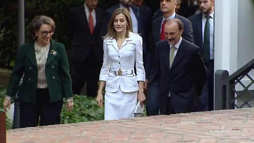 La reina preside en Madrid al foro sobre cooperación iberoamericana