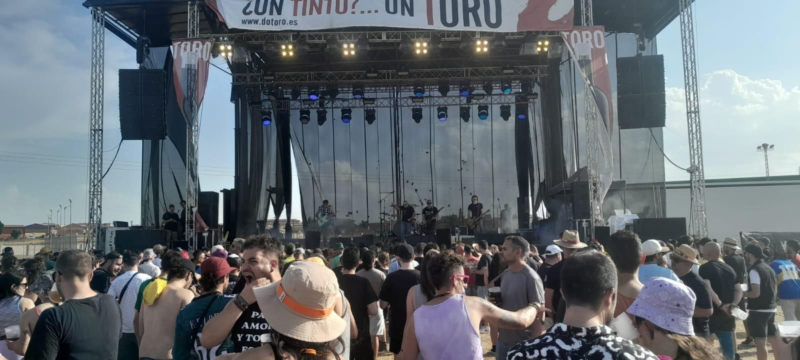 GALERÍA | La primera jornada del Festival "Vintoro" llena Toro de rock, "fuego" y un gran ambiente