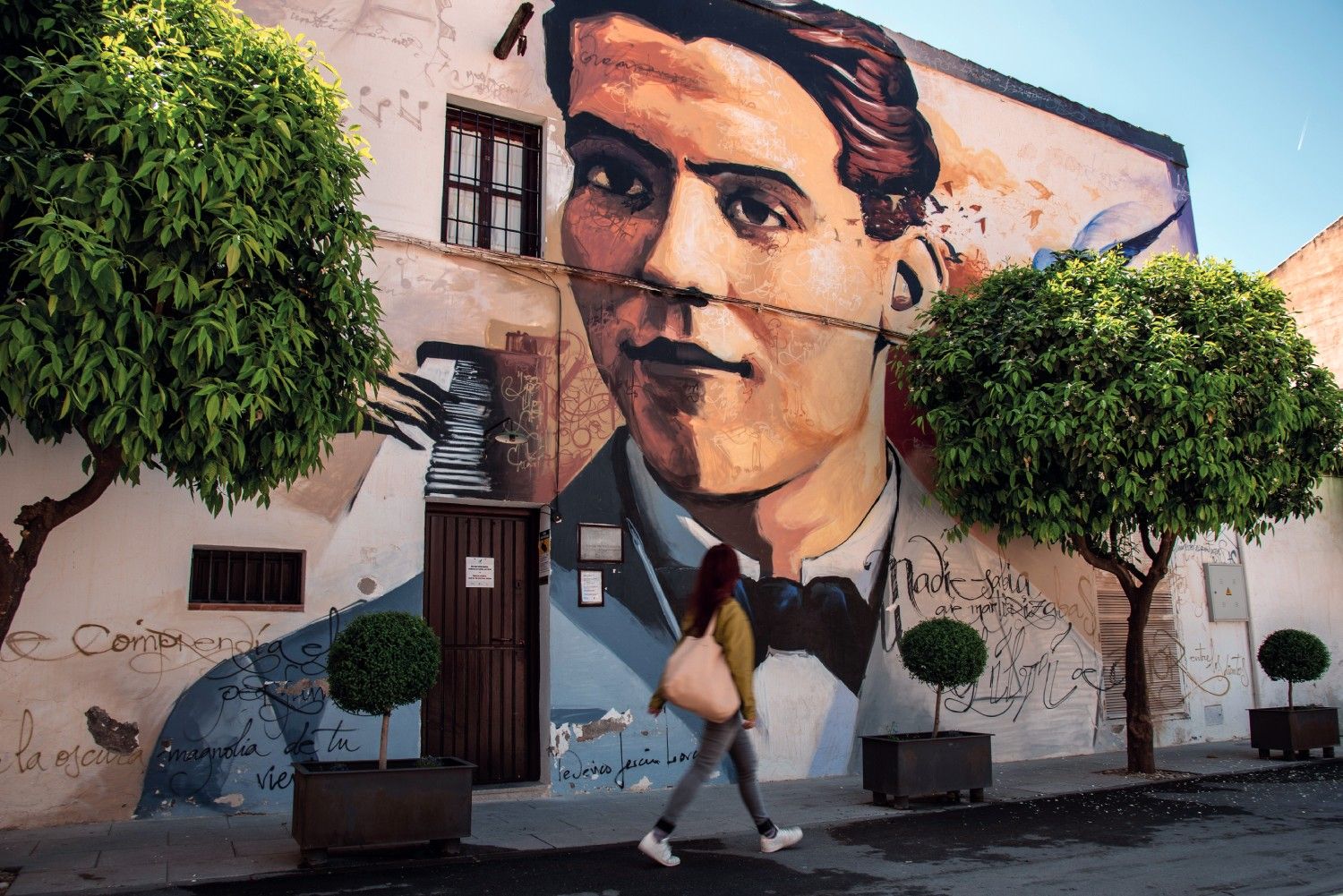 Grafiti de El Niño de las Pinturas en la casa natal de Lorca en Fuente Vaqueros