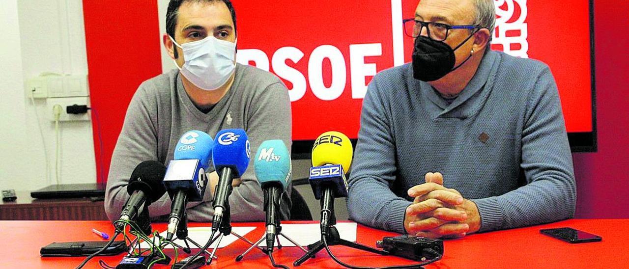 El secretario de los socialistas vinarocenses, Edu Barberá, compareció ayer para responder a las acusaciones de Fibla.
