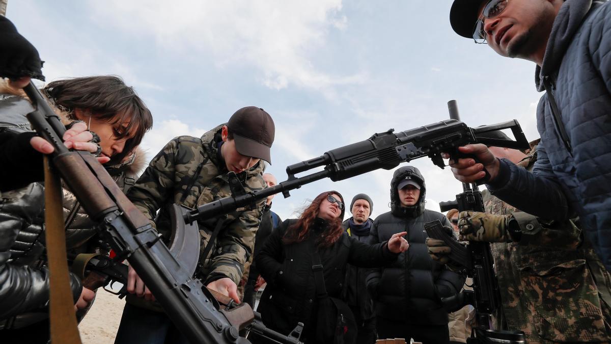 Ejercicios militares para civiles en Kiev