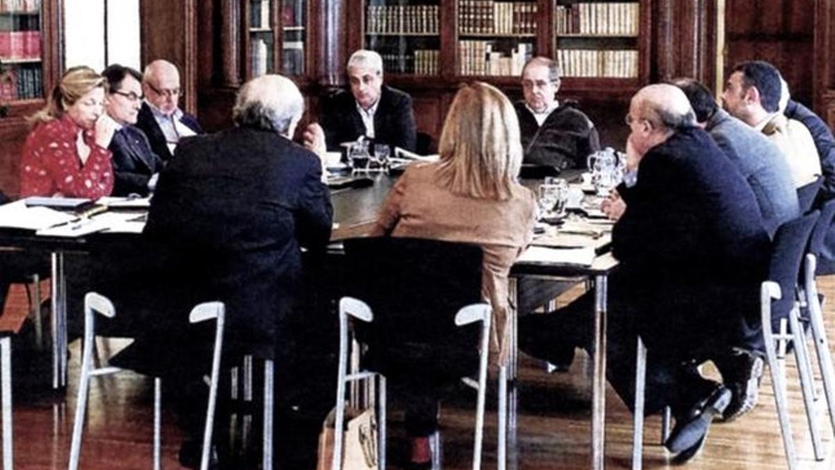 La fotografía de la reunión del Govern publicada este domingo, 17 de marzo, por 'La Vanguardia'.