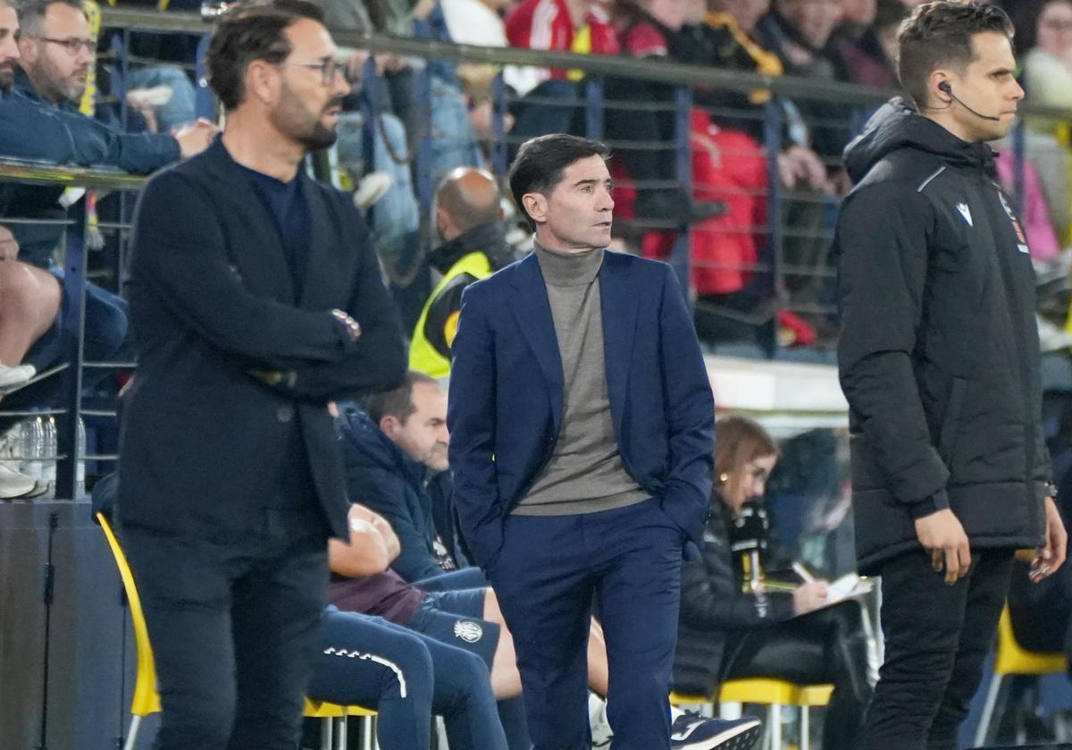 Marcelino García Toral, en la zona de banquillos, cerca de José Bordalás.