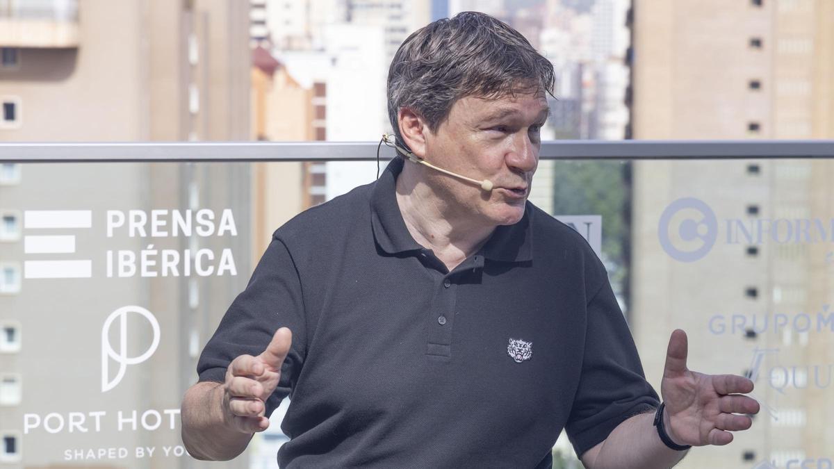Frank Mascico interviniendo en el Foro Alicante Real Estate.