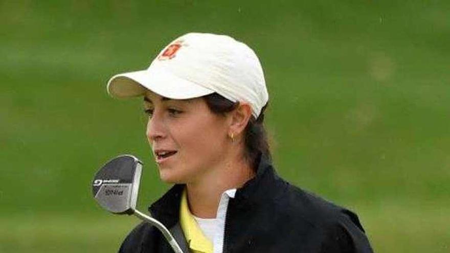 Elena Arias celebra un buen golpe en el Campeonato del Mundo.