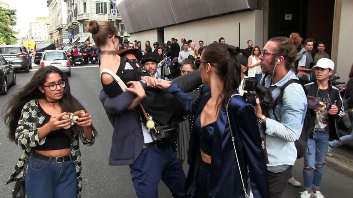 La modelo Gigi Hadid atacada a la salida del desfile de Fendi