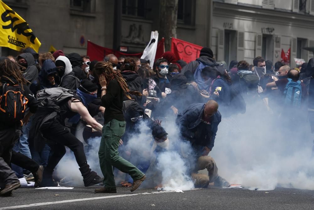 Batalla campal en París por la reforma laboral