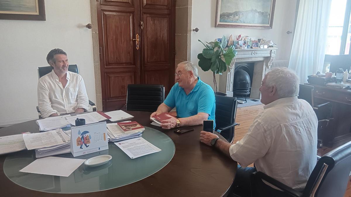 Un momento de la reunión en Ravella.