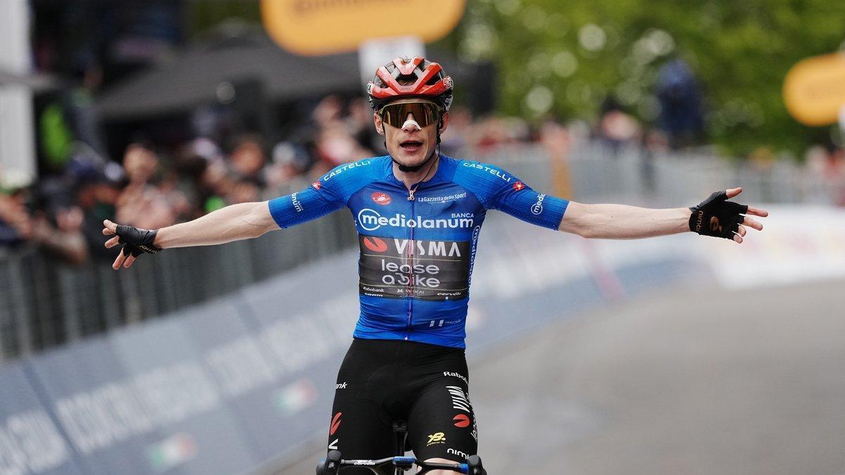 Jonas Vingegaard gana en los Apeninos.