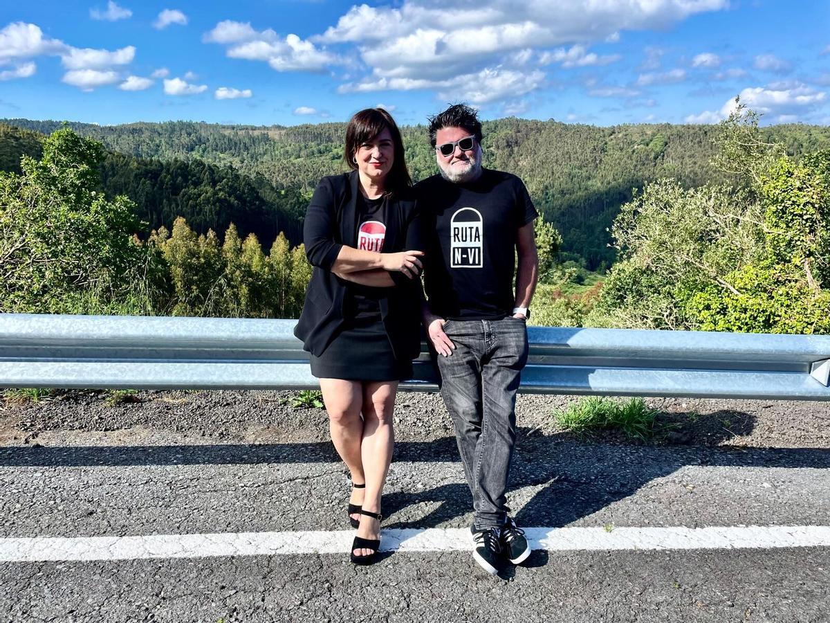 Silvia Vázquez y Xosé Ramón Nóvoa, de Ruta N-VI, creadores de este icónico recorrido hasta el Atlántico.