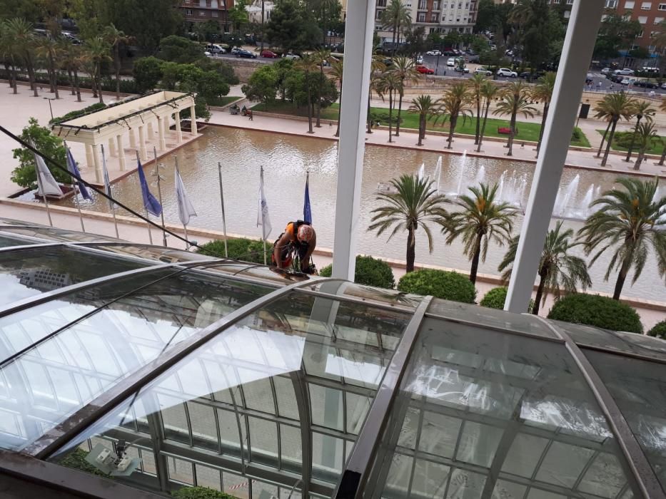 Limpieza de la cúpula del Palau de la Música