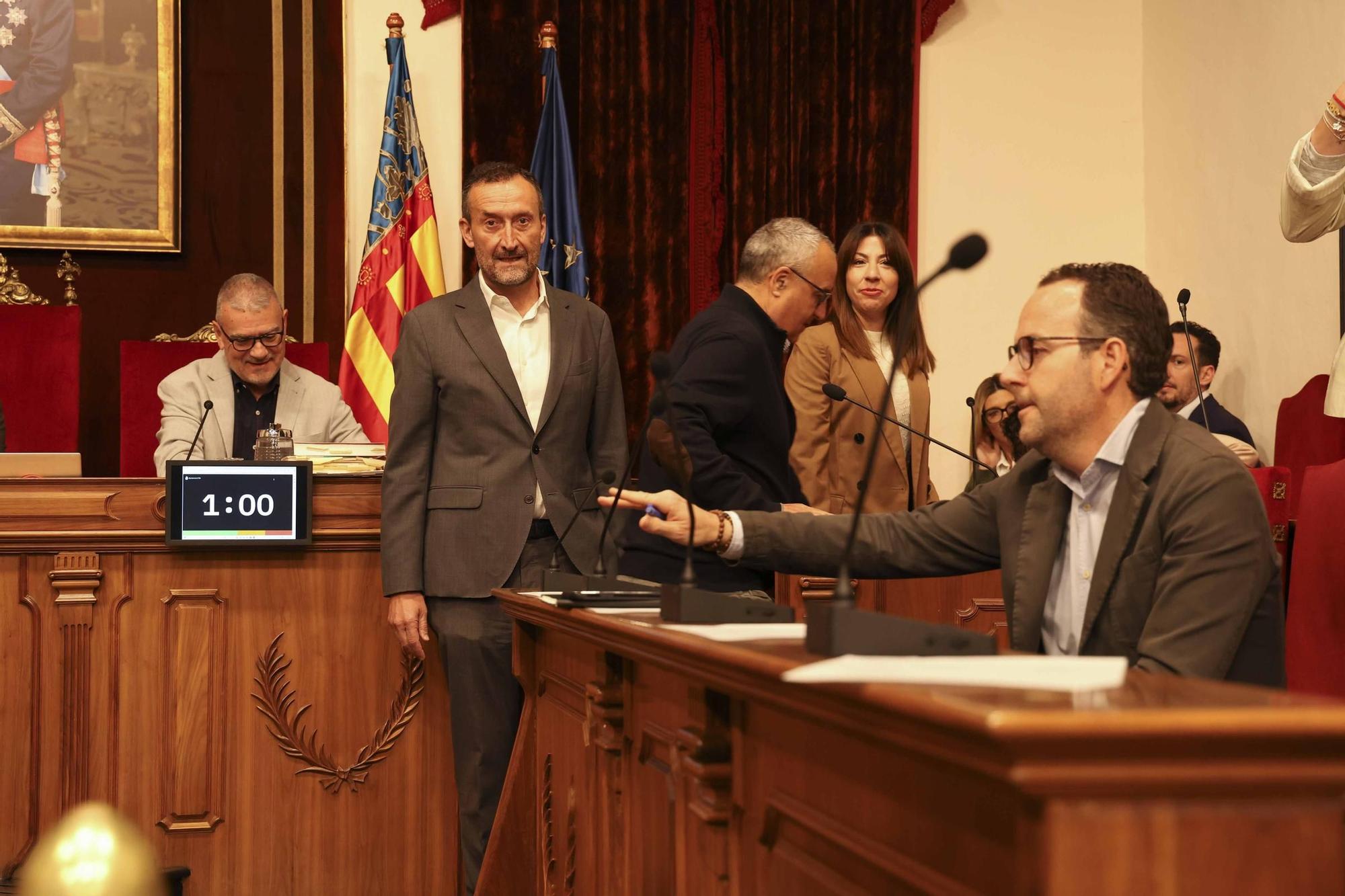 Pleno de ayuntamiento de Elche por la dimisión de José Navarro