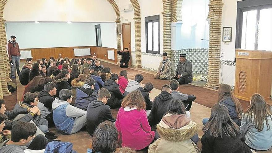 estudiantes de linares visitan la mezquita basharat de pedro abad