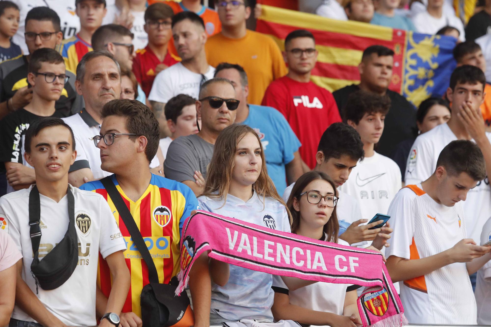 'Cavanimanía': Locura de la afición para dar la bienvenida a los fichajes del Valencia