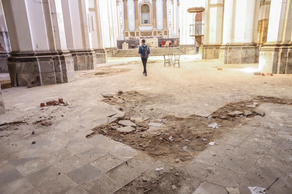 El Ayuntamiento abrió ayer las puertas de la iglesia de San Agustín que no se utiliza para el culto desde 1987 por su mal estado de conservación y aseguró que va a transformar el templo en un espacio