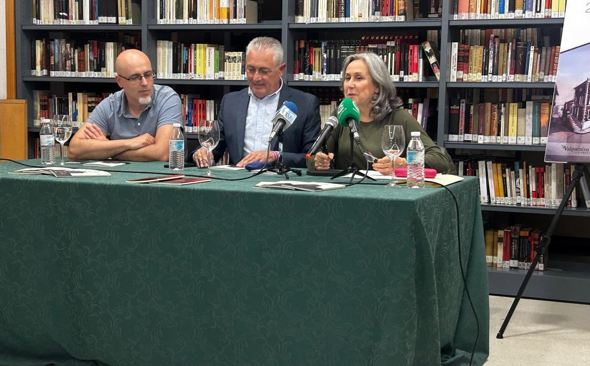 Jorge Fernández presenta en Fernán Nuñez su poemario 'Detrás de aquellos pájaros' ganador del 2º Premio Internacional de Poesía María Rosal.